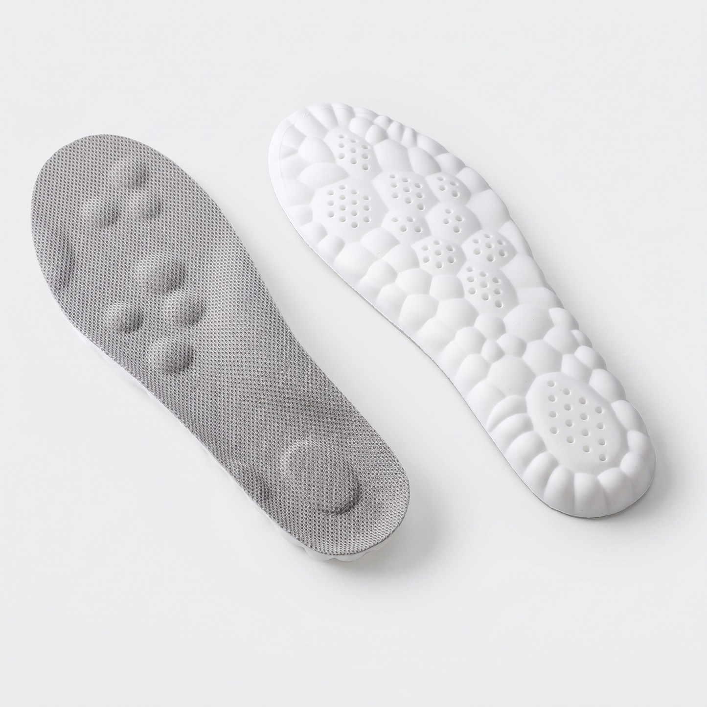 Dettaglio del doppio strato in memory foam delle solette Pedoku grigie