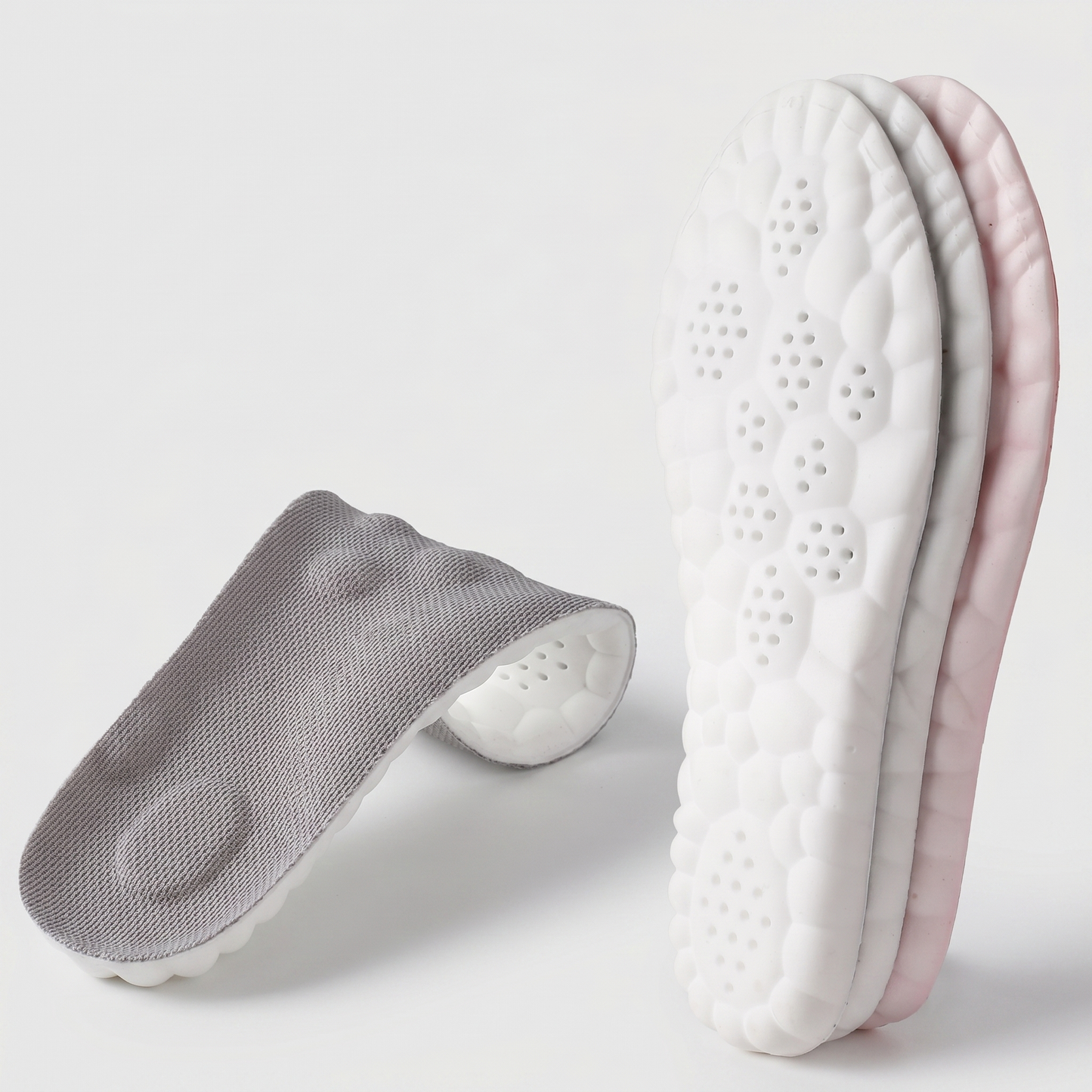Dettaglio dello spessore e del doppio strato memory foam delle solette Pedoku